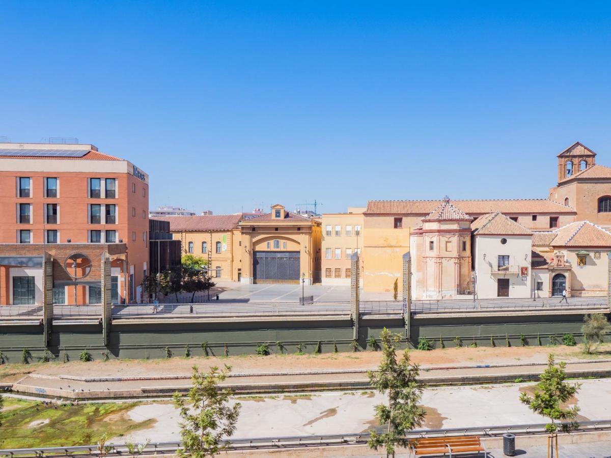 Cubo'S Apartamento Atocha With Optional Parking Malaga Bagian luar foto