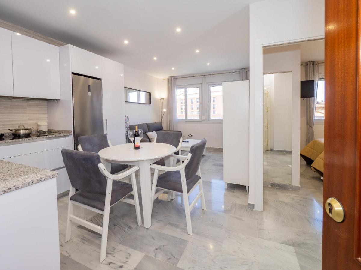 Cubo'S Apartamento Atocha With Optional Parking Malaga Bagian luar foto