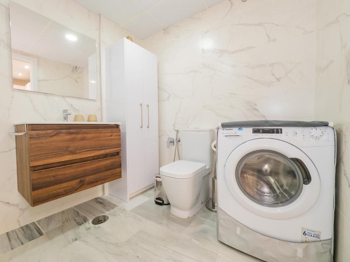 Cubo'S Apartamento Atocha With Optional Parking Malaga Bagian luar foto